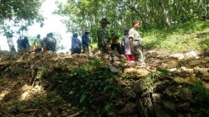 Demi Kesuksesan TMMD, Prajurit TNI Tak Pernah Rasakan Lelah dan Capek Demi Kesuksesan TMMD, Prajurit TNI Tak Pernah Rasakan Lelah dan Capek