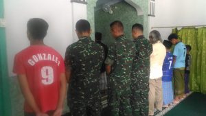 Sibuk Mencari Momen, Anggota Penerangan Kodim Pemalang Tidak Lupa Ibadah Sibuk Mencari Momen, Anggota Penerangan Kodim Pemalang Tidak Lupa Ibadah