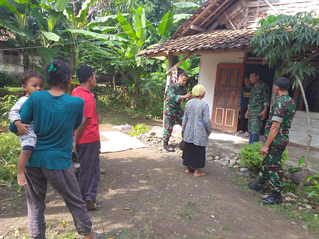 Mbah Kartini Kaget Pagi pagi Rumahnya Didatangi TNI