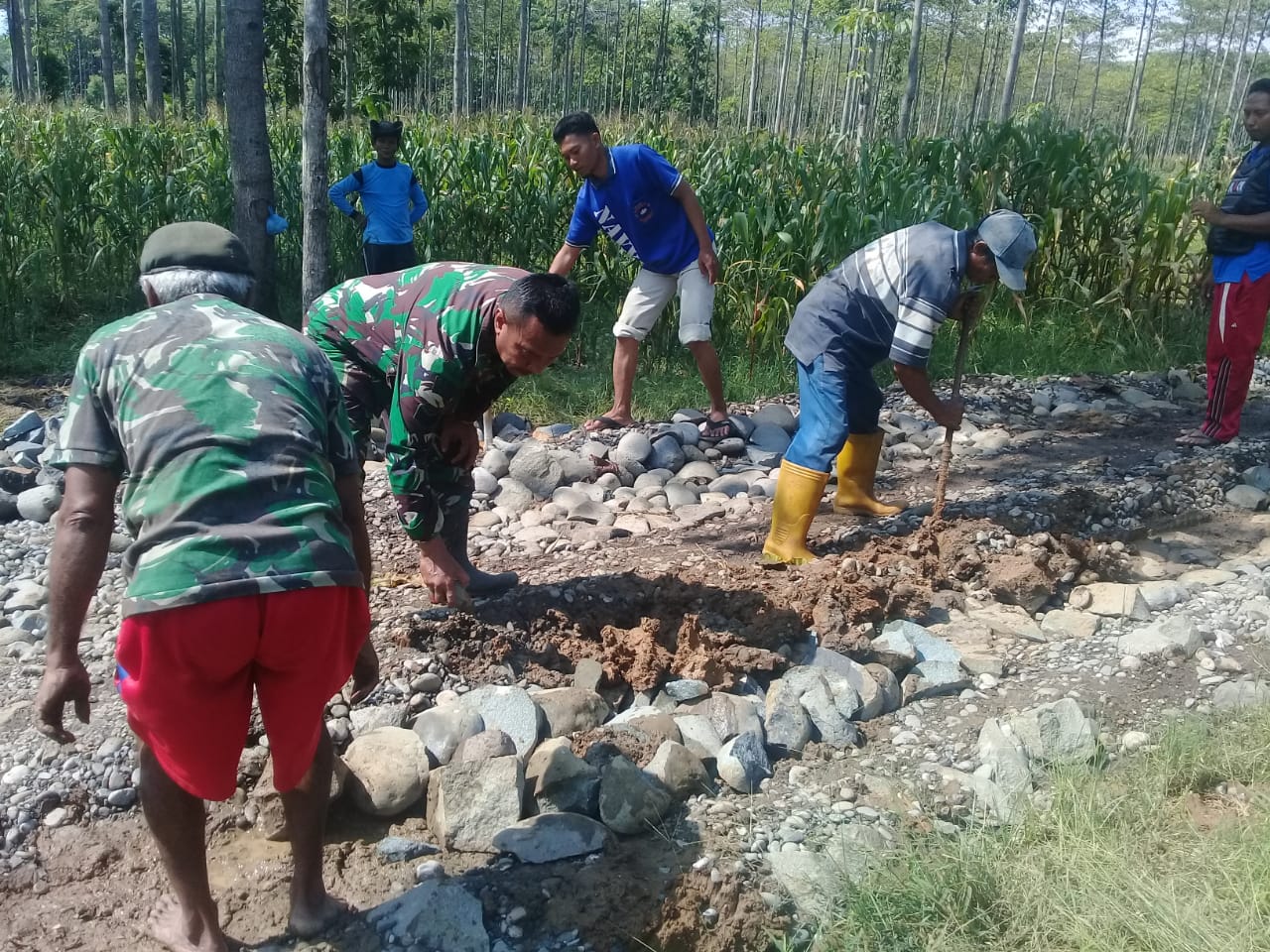 Material Mulai Digelar Sebelum Upacara Pembukaan TMMD
