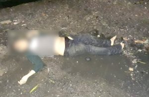 Pedagang Bakso Temukan Mayat Samping Kotak Sampah Pedagang Bakso Temukan Mayat Samping Kotak Sampah