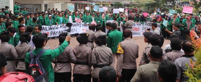 Aksi Demo Mahasiswa di Payakumbuh Berjalan Damai