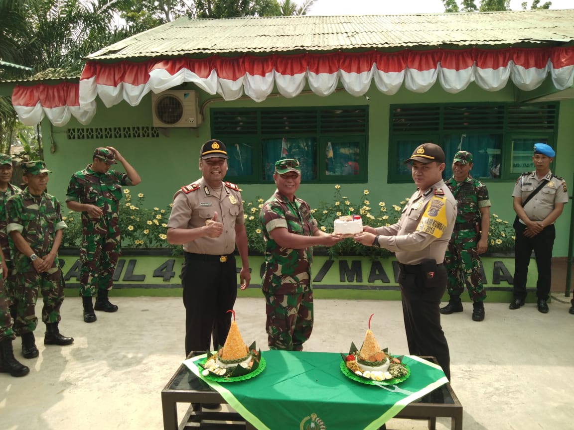 Koramil 0430-03 Mariana dikunjungi Dua Kapolsek Peringati HUT TNI ke-74