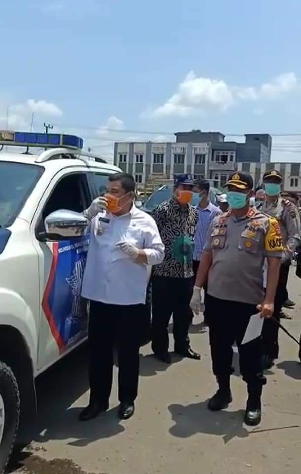 Minimalisir Berkembangnya Virus Corona Bupati Ogan Ilir dan Kapolres Lakukan Penyemrotan
