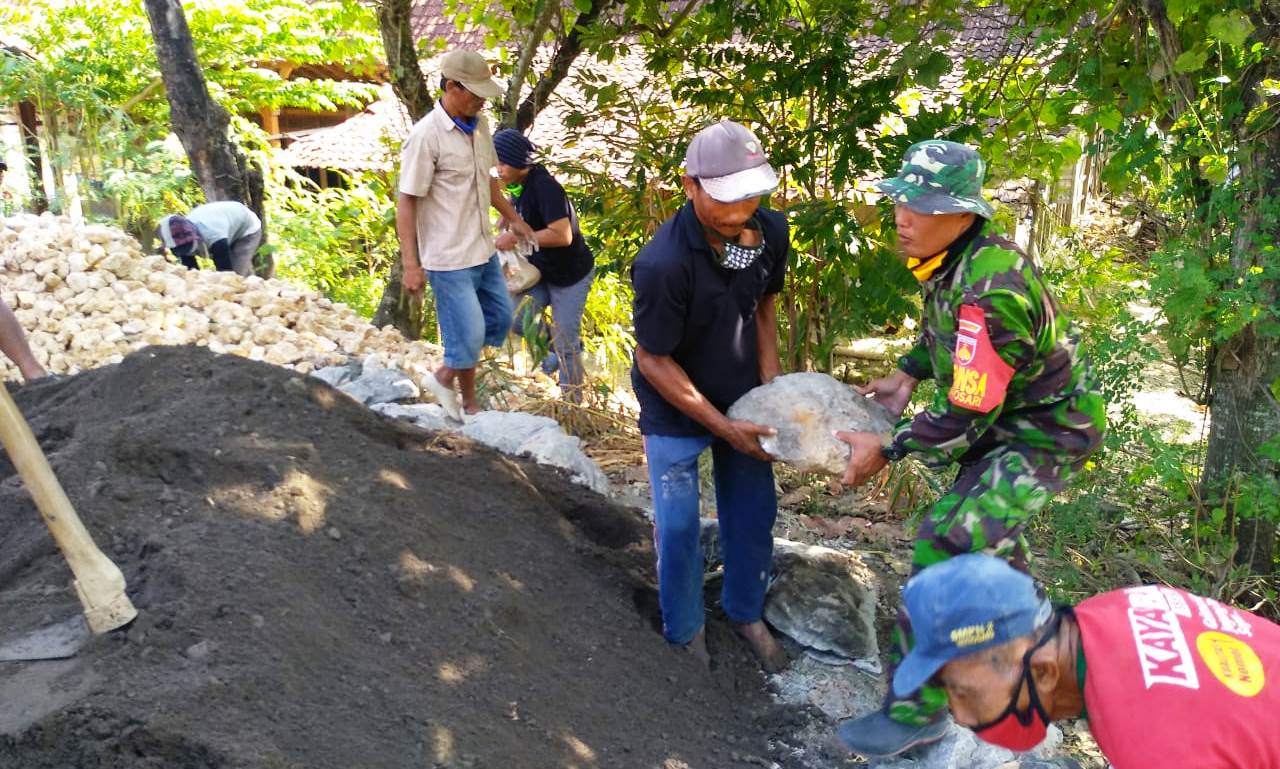 Semakin Padu TNI dan Warga di Lokasi TMMD Tambakselo