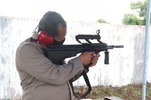Tingkatkan Kemampuan, Kapolda Sumbar Adakan Latihan Tembak