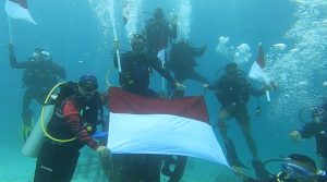 Sambut Hari Kemerdekaan Ke-75 RI, Ditpolairud Polda Aceh Kibarkan Bendera Merah Putih DI Bukit Soeharto Dan Dasar Laut Sabang Sambut Hari Kemerdekaan Ke-75 RI, Ditpolairud Polda Aceh Kibarkan Bendera Merah Putih DI Bukit Soeharto Dan Dasar Laut Sabang