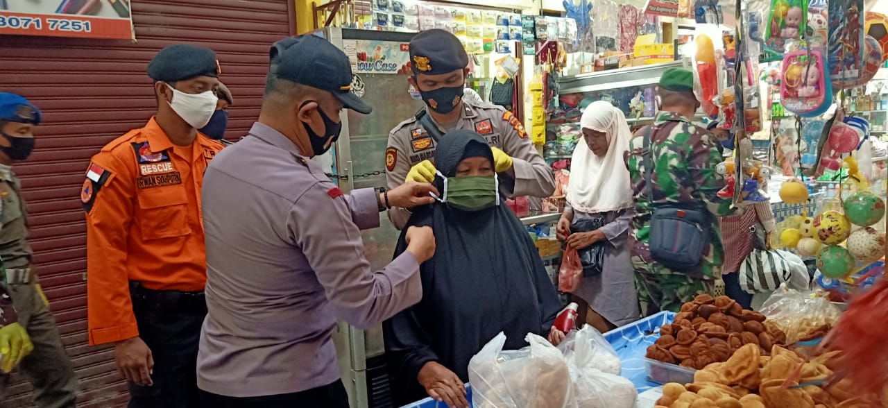 Tim Gabungan TNI-POLRI dan Pemkab Kampar Lakukan Pendisiplinan Masyarakat Terapkan Protokol Kesehatan