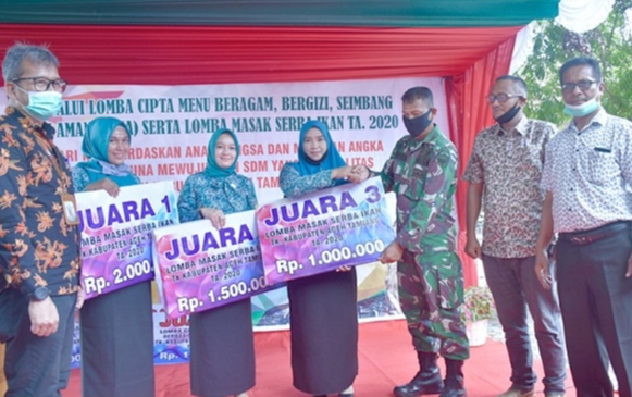 Lomba Cipta Menu Beragam, Bergizi Yang Diadakan Dinas Pangan Kelautan Perikanan, Serta Tim PKK