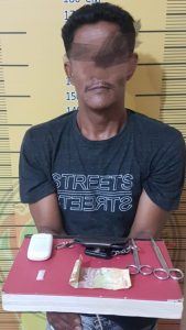Pria Empat Puluh Satu Tahun Diamankan Polisi Selipkan Sabu Di Lembaran Uang Lima Ribu Pria Empat Puluh Satu Tahun Diamankan Polisi Selipkan Sabu Di Lembaran Uang Lima Ribu