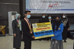 Mahasiswa Pendidikan Bahasa dan Sastra FKIP UPGRI Palembang. mendapatkan beasiswa dari IKAPBSI 2020. Foto. Dok. Humas UPGRI Palembang