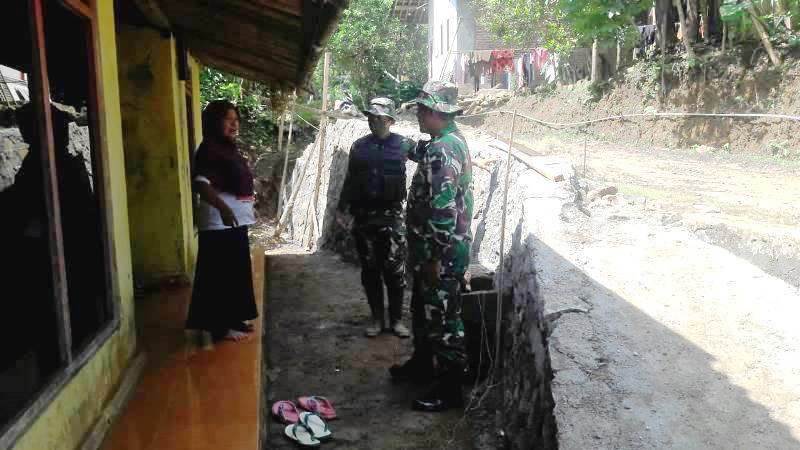 Selain Hibah Tanah, Rasmi Juga Merawat Jalan Beton TMMD Reguler Banyumas