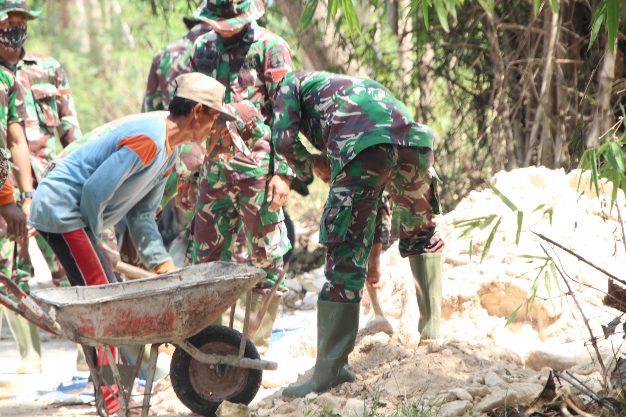 Gotong Royong Pemicu Keberhasilan TMMD