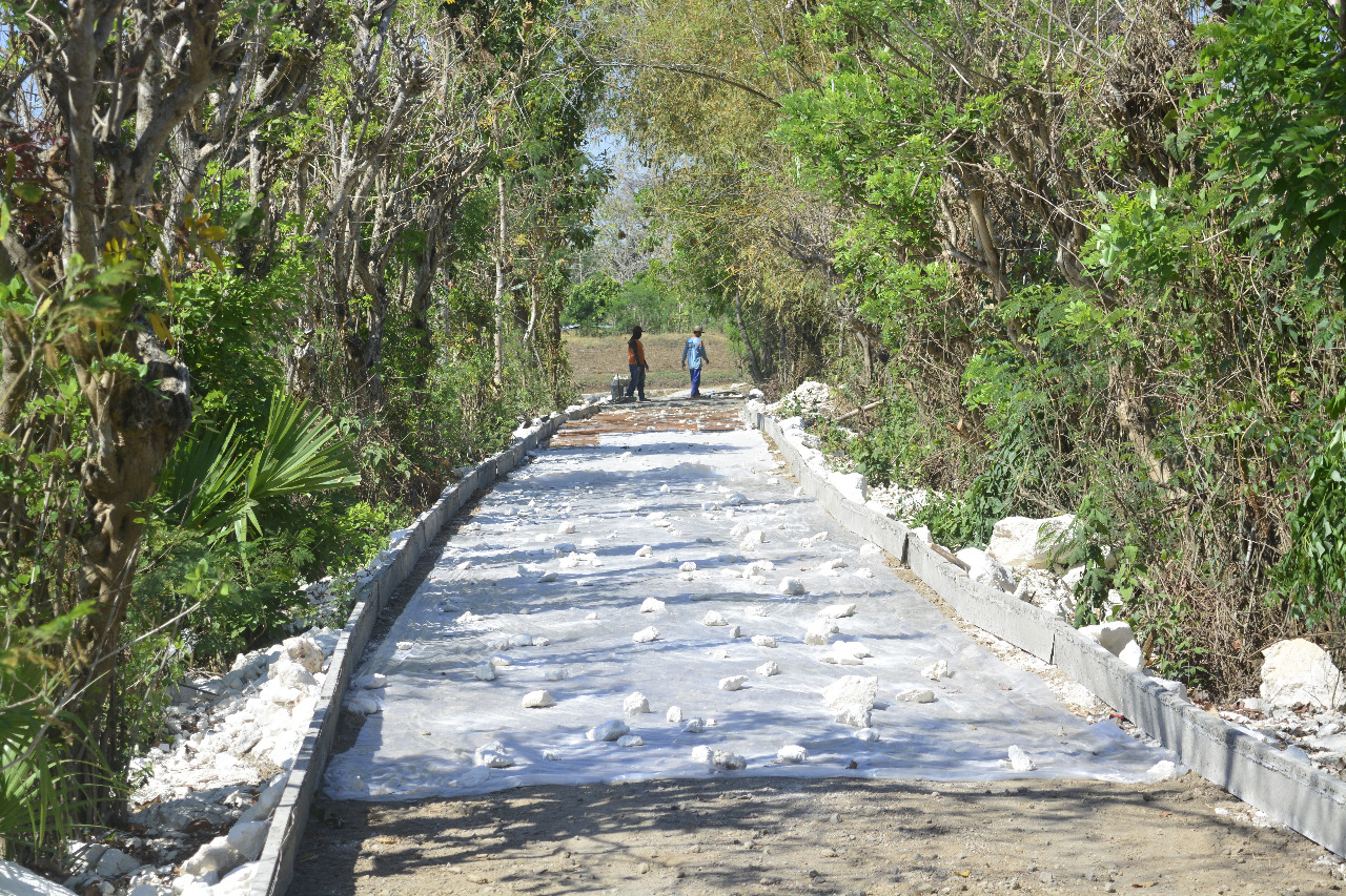 Plastik Cor Jaga Kualitas Beton Jalan TMMD 109 di Tebluru