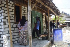 Rumah Pak Sholeh Sudah Tampak Dinding Rumah Pak Sholeh Sudah Tampak Dinding