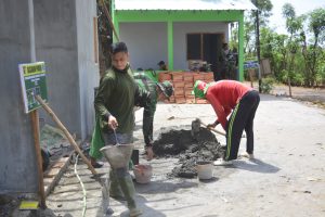 Selalu Bersama Antara Satgas TMMD dengan Masyarakat Selalu Bersama Antara Satgas TMMD dengan Masyarakat