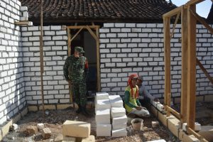 Cek Proses Pembangunan RUTILAHU, Dandim 0812 Lamongan Pantau TMMD ke109 Desa Tebluru