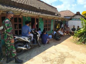 Wujudkan Rasa Solidaritas Satgas TMMD, Ikut Melayat Warga Yang Meninggal Wujudkan Rasa Solidaritas Satgas TMMD, Ikut Melayat Warga Yang Meninggal