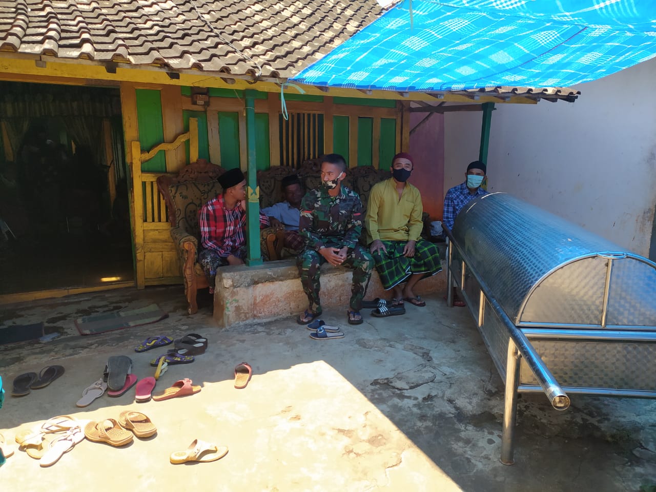 Satgas TMMD takziah ke rumah warga yang meninggal dunia