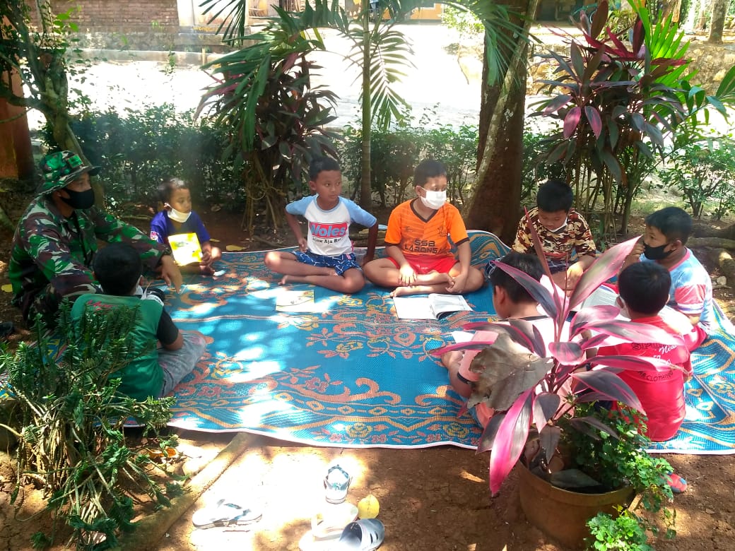 Keseruan bermain dengan anak anak