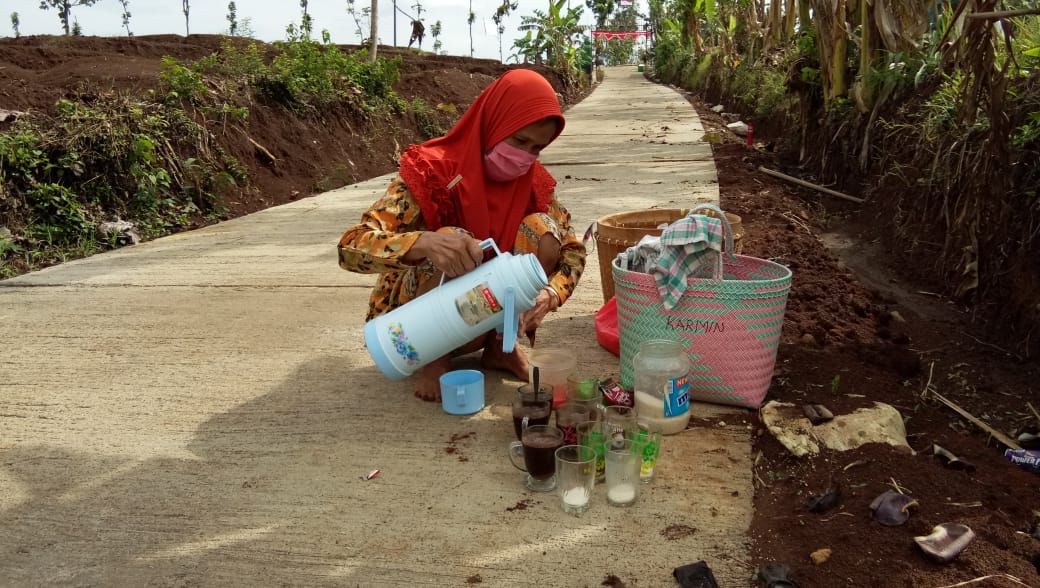 Seorang Ibu Bangga Dan Senang Berkat Program TMMD 109 Karanganyar