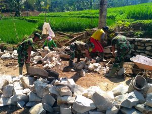 Danki TMMD Reguler 109 Kodim 0727/ Karanganyar langsung Terjun Ke Lapangan Danki TMMD Reguler 109 Kodim 0727/ Karanganyar langsung Terjun Ke Lapangan