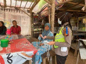 Ops Zebra 2020 : Satlantas Polres Kampar Gelar Bakti Sosial Bagikan Masker dan Sembako Ops Zebra 2020 : Satlantas Polres Kampar Gelar Bakti Sosial Bagikan Masker dan Sembako
