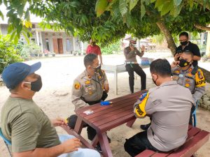 Kapolres Kampar Silaturahmi dengan Tokoh Pemuda Desa Sipungguk Saat Tinjau Wisata Sungai Gelombang Kapolres Kampar Silaturahmi dengan Tokoh Pemuda Desa Sipungguk Saat Tinjau Wisata Sungai Gelombang