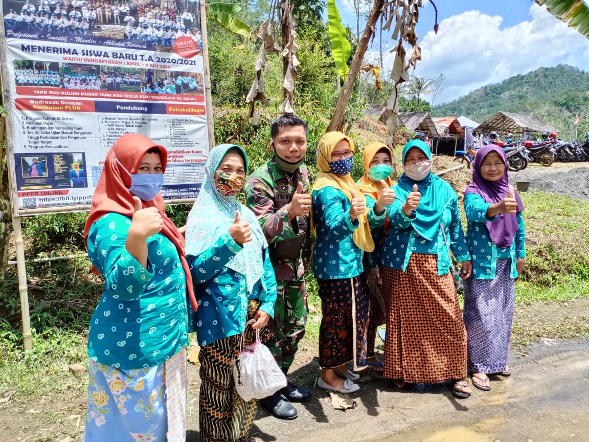 TEAM PKK SEDAYU IKUT SUKSESKAN PROGRAM TMMD REGULER 109 KODIM PURWOREJO