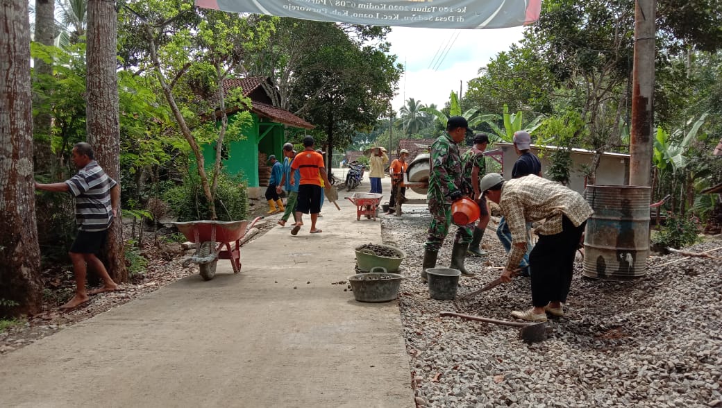 Cuaca Sering Mendung,Satgas TMMD 109 Kodim 0708/ Purworejo Terus Kebut Pengecoran Jalan Desa Sedayu