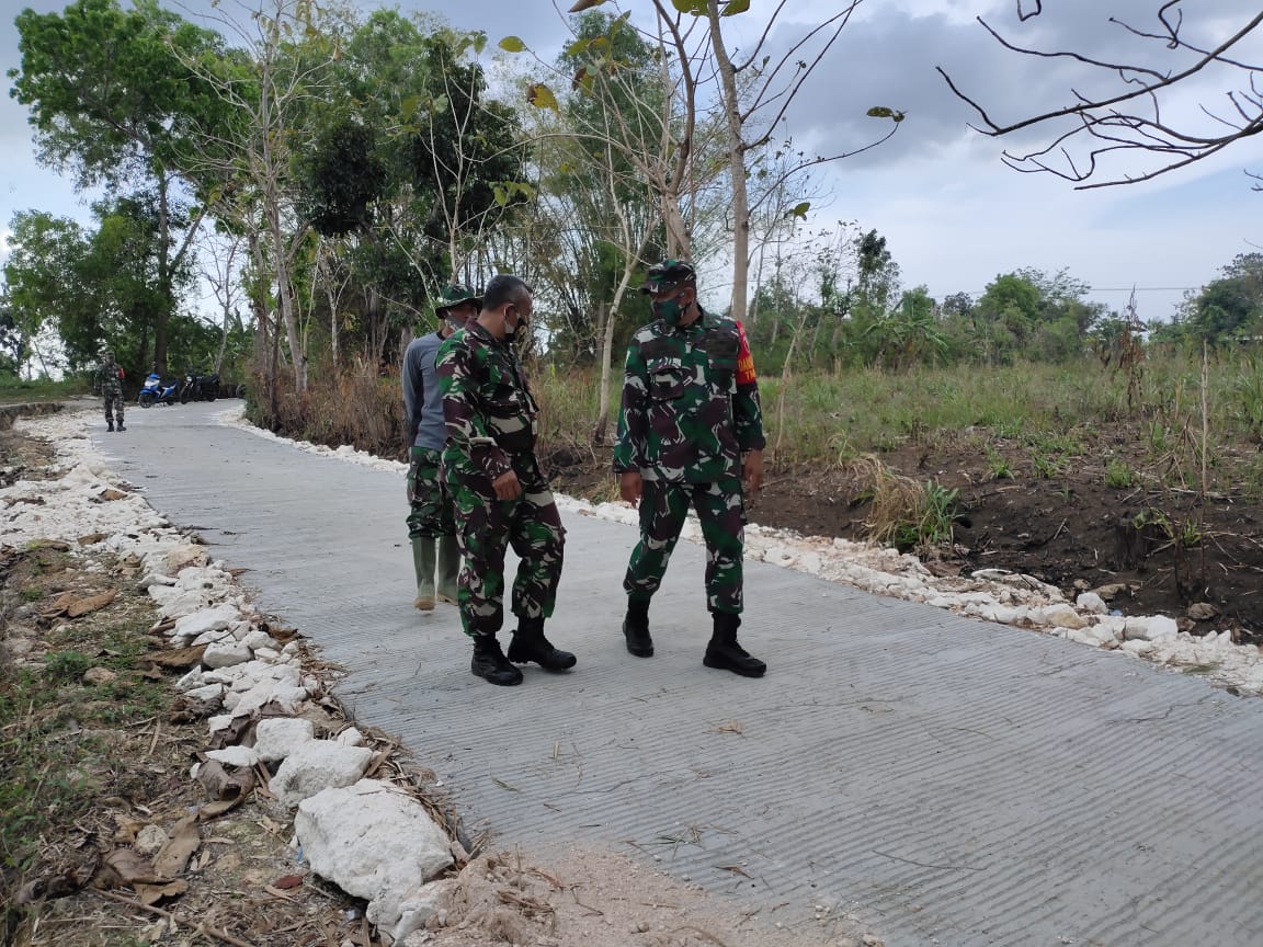 Danki SSK TMMD 109 dampingi Dansatgas Cek kesiapan hasil Pengerjaan Jalan