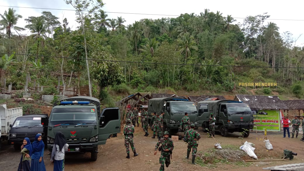 SEDIH DAN HARU WARGA SEDAYU MELEPAS SATGAS TMMD 109 KODIM PURWOREJO