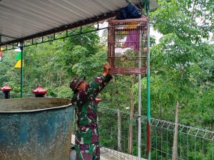CINDERA MATA DARI ORANG TUA ASUH KEPADA MANTAN ANGGOTA SATGAS TMMD 109 PURWOREJO