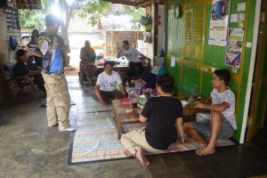 Momen kebersamaan setiap harinya ibarat seperti menjadi keluarga sendiri Ungkap Bu Marning