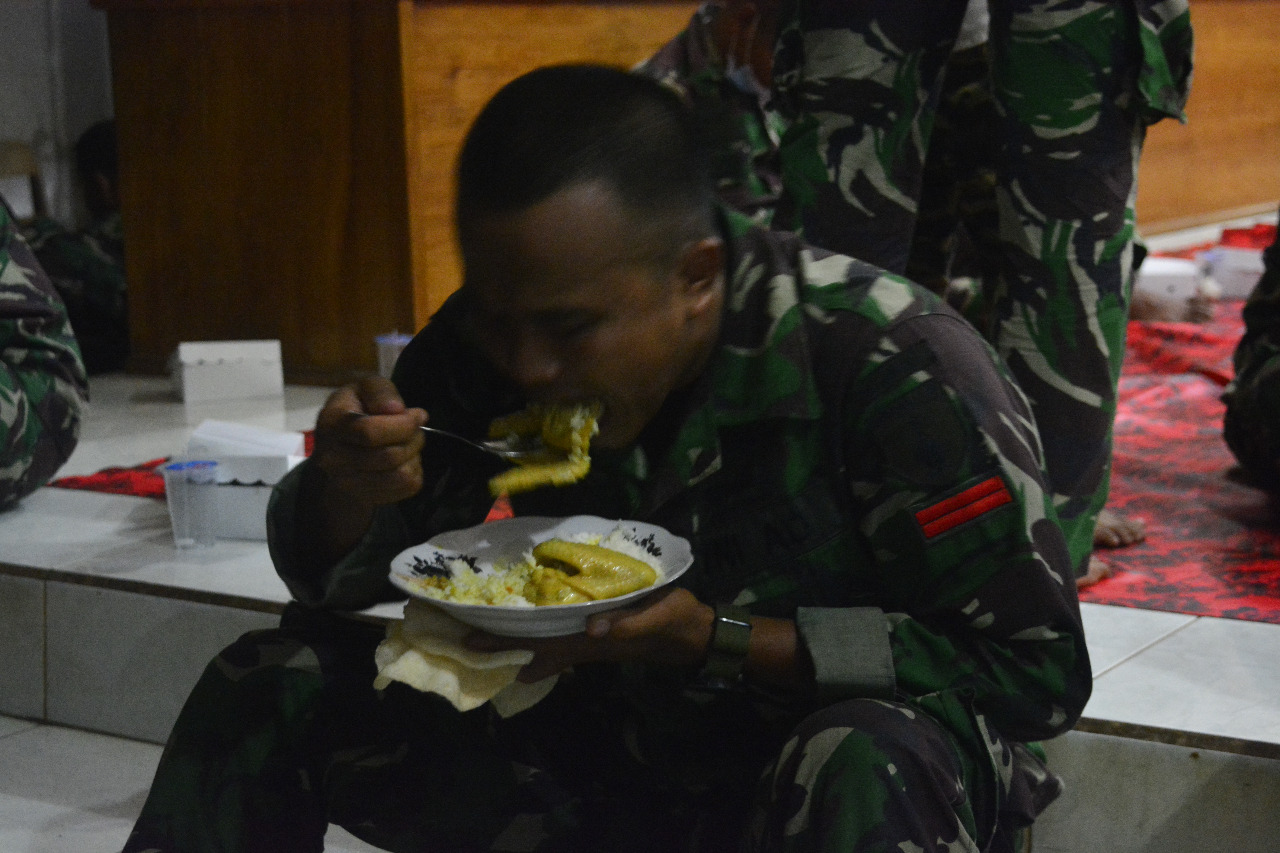 Pratu Kholil. Sayap Ayam Opor yang Lezat buatan bu marning Buat Saya Lahab