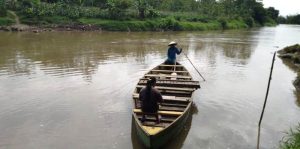 Ada Jalan TMMD Reguler Brebes, Perahu Penyeberangan Kali Pemali ke Kedung Kandri Sepi Ada Jalan TMMD Reguler Brebes, Perahu Penyeberangan Kali Pemali ke Kedung Kandri Sepi