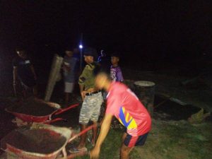 Kerja Lembur Pengecoran Lapangan Voli Peninggalan Satgas TMMD Reguler Brebes Kerja Lembur Pengecoran Lapangan Voli Peninggalan Satgas TMMD Reguler Brebes
