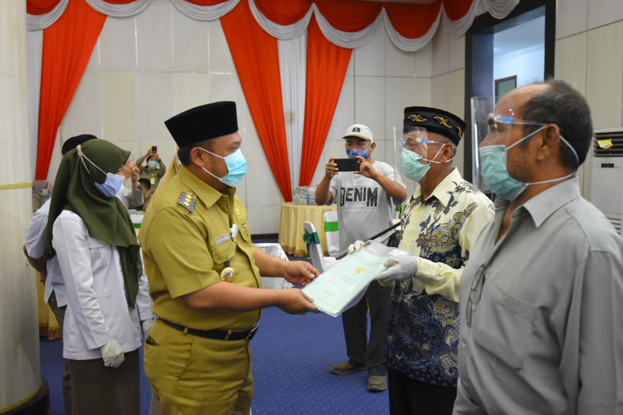 Presiden RI melalui Bupati Kampar Catur Sugeng Susanto menyerahkan 4.162 Sertifikat Tanah ke Masyarakat