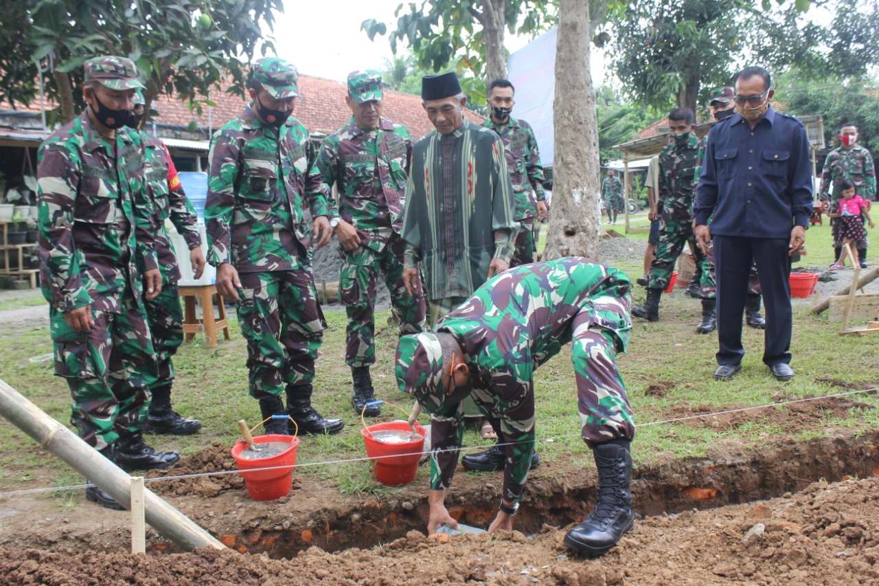 Peletakan Batu Pertama Pembangunan Mushola Oleh Dandim Purworejo