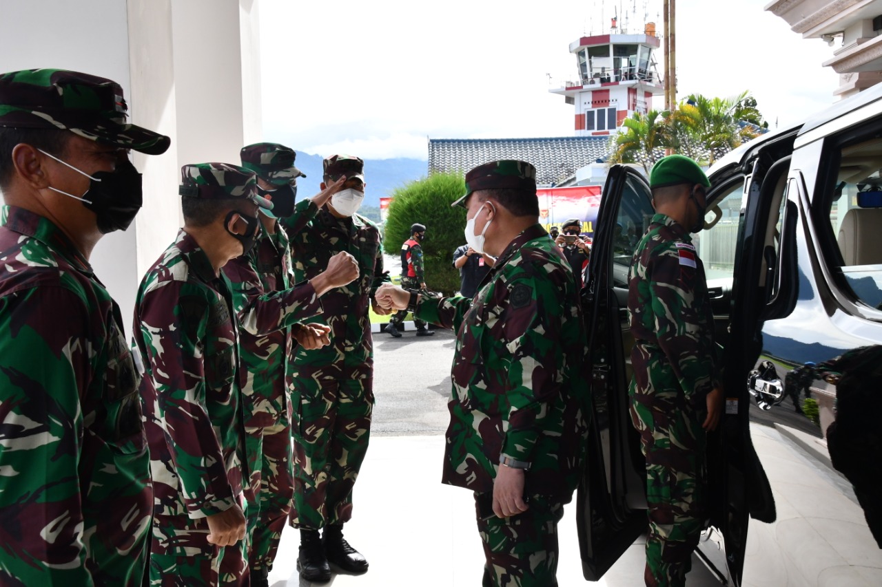 Selesai Rik Siap Ops, Danrem 083/Bdj antarkan Asops Panglima TNI Beserta Rombongan Ke Bandara Lanud Abd. Saleh