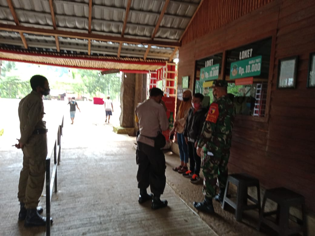 DITENGAH PANDEMI  BABINSA KORAMIL 0801 /12 PRINGKUKU TETAP SEMANGAT MENGEDUKASI MASYARAAKAT