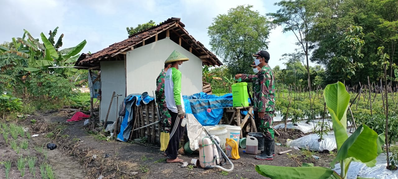TMMD Kodim Bojonegoro, Satgas Dan Warga Buat Pupuk Organik