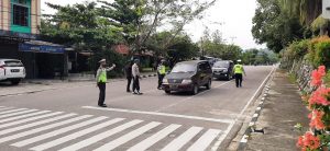 Puluhan Anggota Polres Kampar Lakukan Penertiban Pelanggar Protkes di Kota Bangkinang