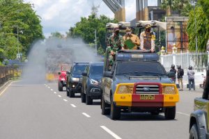 Kapolda Riau Bersama Forkompimda Pimpin Penyemprotan Desinfektan Skala Besar di Kota Pekanbaru