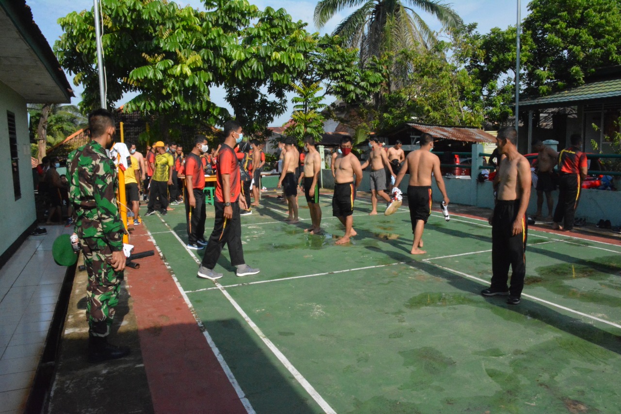 Pengecekan Postur Tubuh Prajurit Korem 044/Gapo Oleh Jasdam ll/Swj