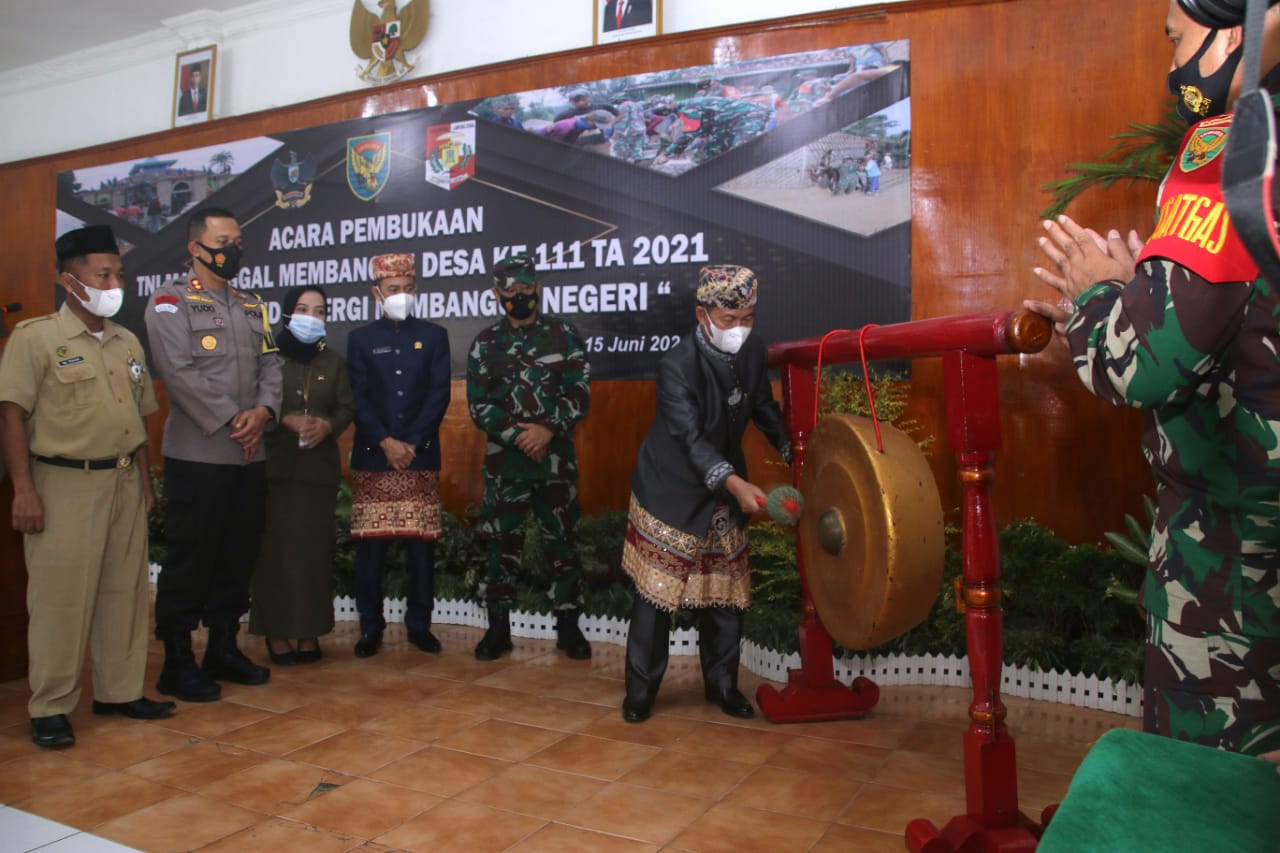 Bupati Lampung Utara : Selama ini TNI Dikenal Dekat Dengan Masyarakat