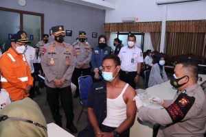 Kapolda Sumsel Tinjau Pelaksanaan Vaksinasi di PT.KAI Palembang 