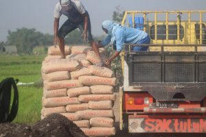 Stok Semen Ditambah Untuk Mendukung Progres Betonisasi Jalan