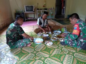 Kebersamaan Satgas dan Warga Dalam Menjalankan Kegiatan TMMD Ke-111 Kodim 1207/Pontianak Kebersamaan Satgas dan Warga Dalam Menjalankan Kegiatan TMMD Ke-111 Kodim 1207/Pontianak