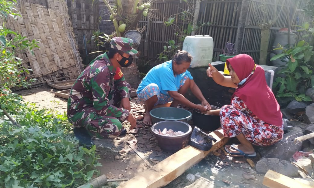 Menu Istimewa Untuk TNI Satgas TMMD